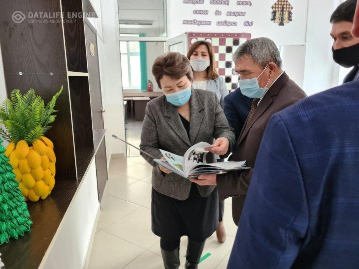 №1 мектеп-гимназия директоры Жаманова Гульпаш Рамазановна мектепті уақыт талабына сай безендіруі бойынша тәжірибесімен бөлісті